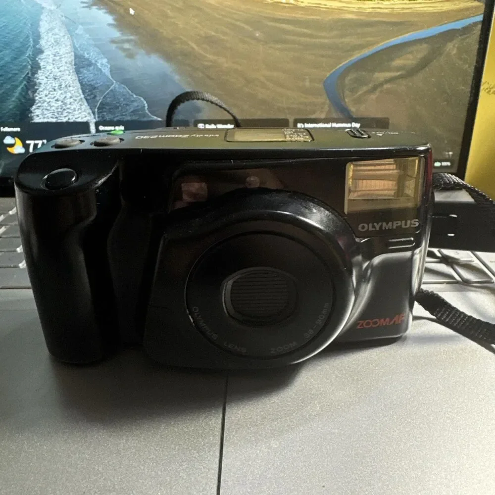 OLYMPUS Camera Black Infinity Zoom 230 -38 -90 mm zoom lens 35 mm film camera